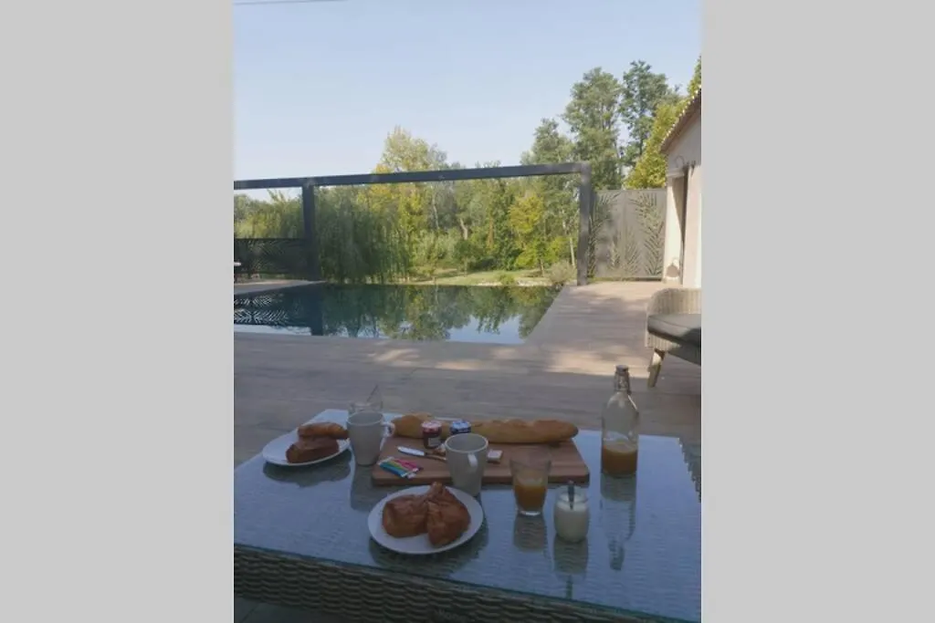 Un Petit Coin De Bali Avec Spa Et Piscine Prives Карпантра 0*,  Франция